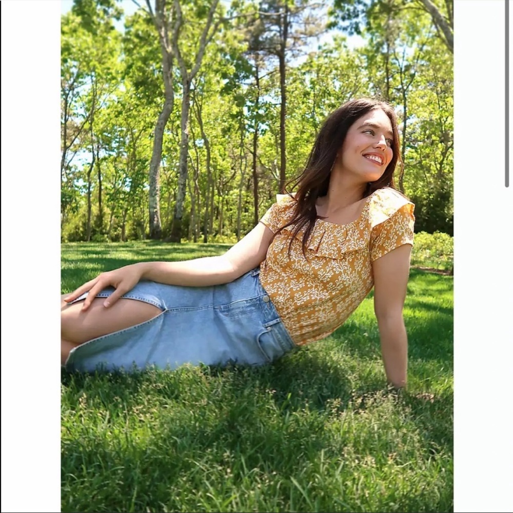 Loft off the shoulder floral crinkle top. - Picture 5 of 11